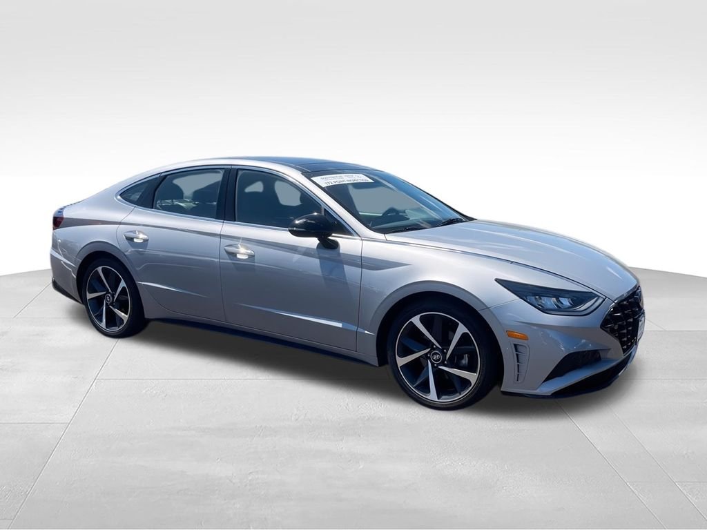 Used 2023 Silver Hyundai SEL Plus image 2