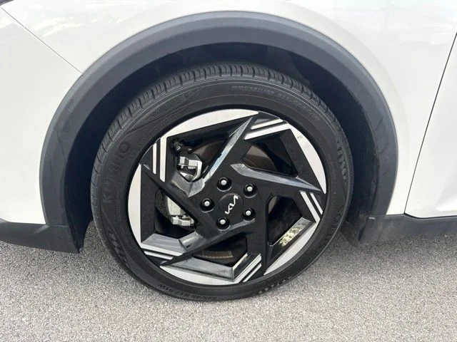 Used 2025 White Kia EX image 9