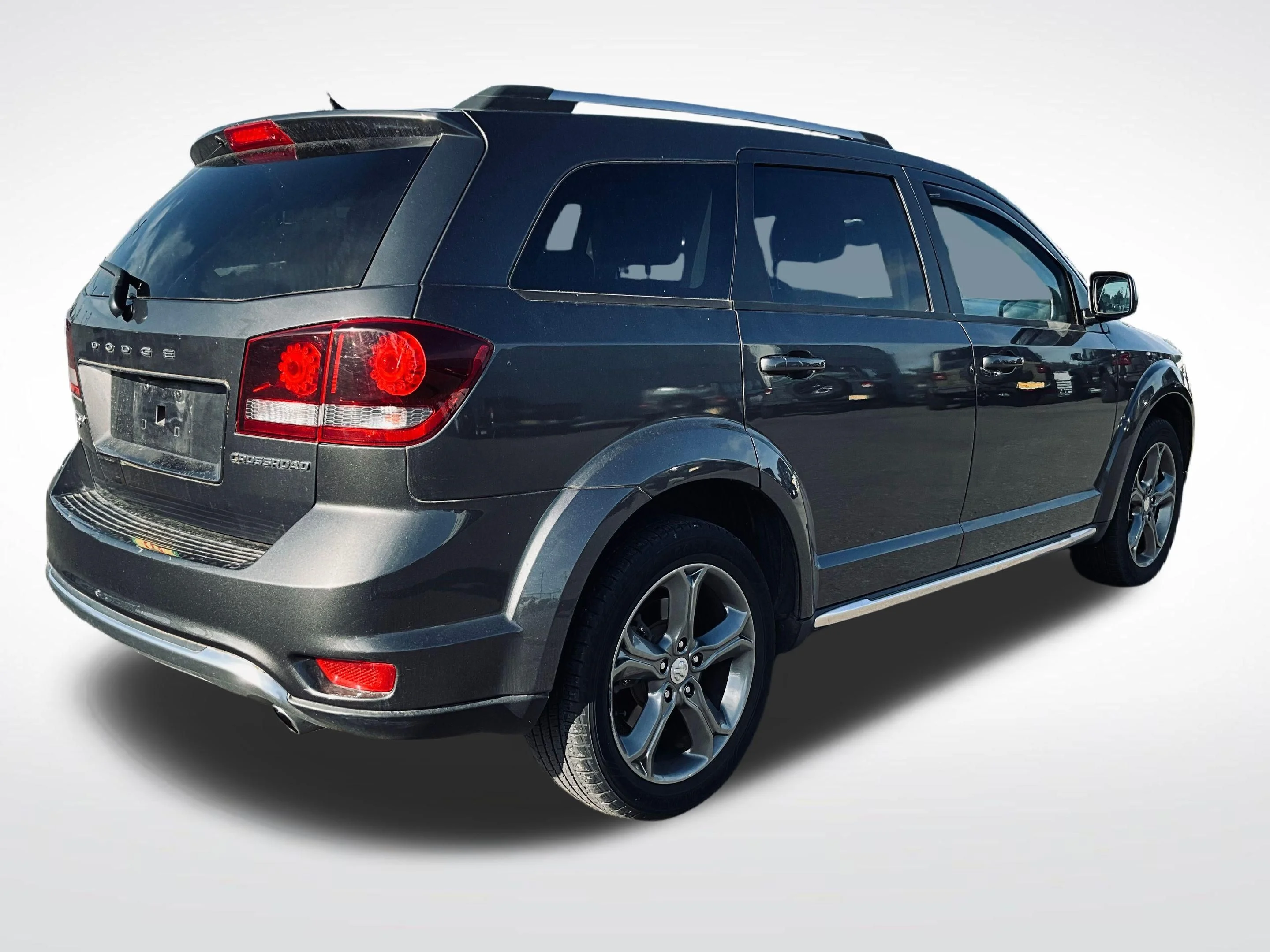 Used 2017 Gray Dodge Crossroad image 2
