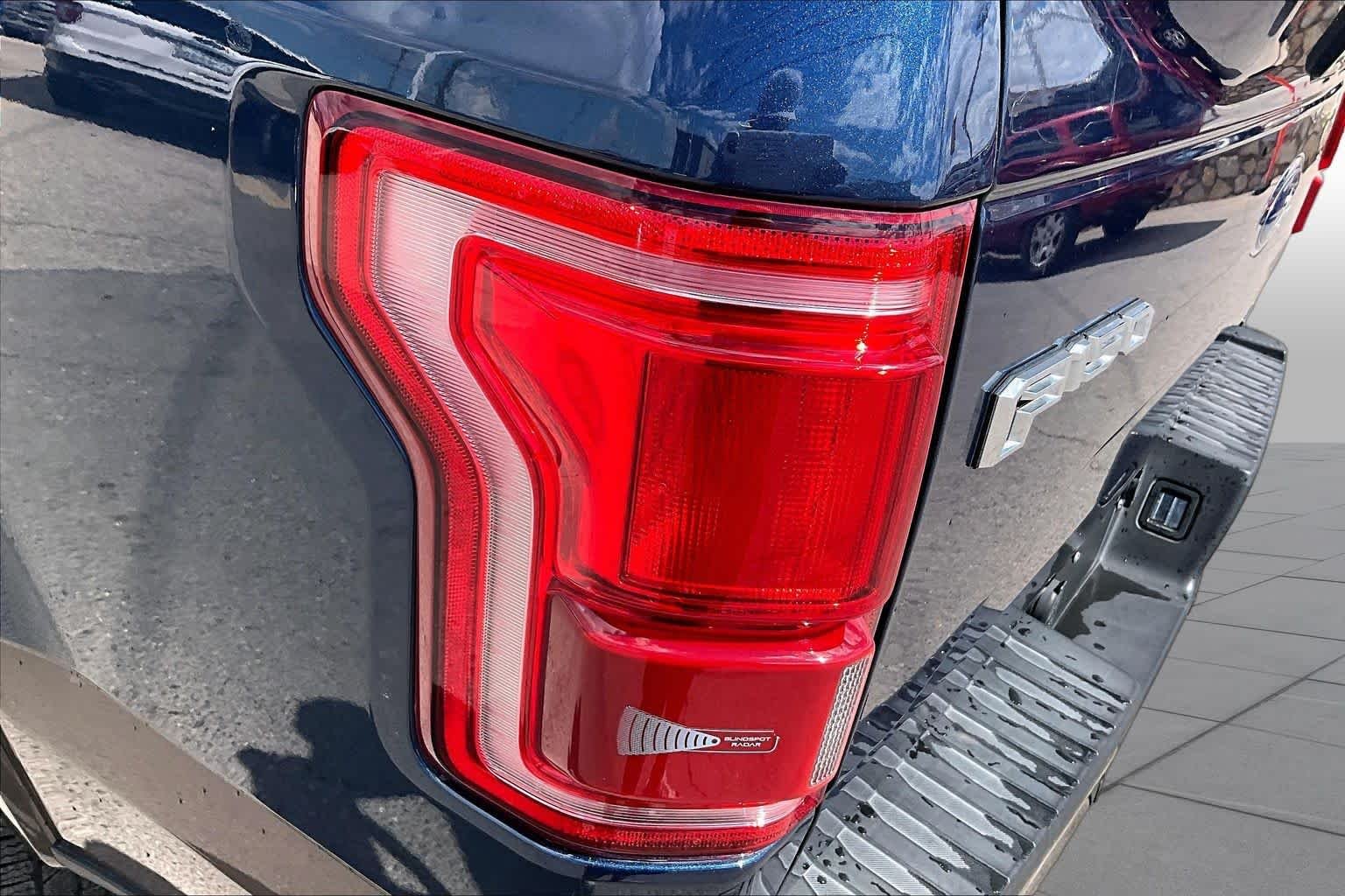 Used 2015 Blue Jeans Metallic/Caribou Metallic Ford Lariat image 28