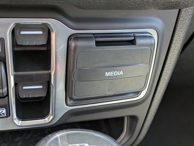 Used 2025 White Jeep Sport S image 30