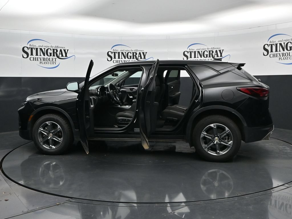 Used 2025 Black Chevrolet 2LT image 37