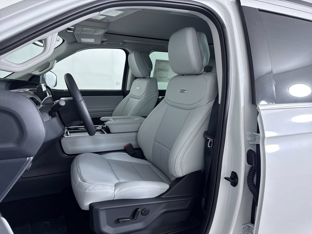 New 2027 Star White Metallic Tri-Coat Ford Platinum image 15