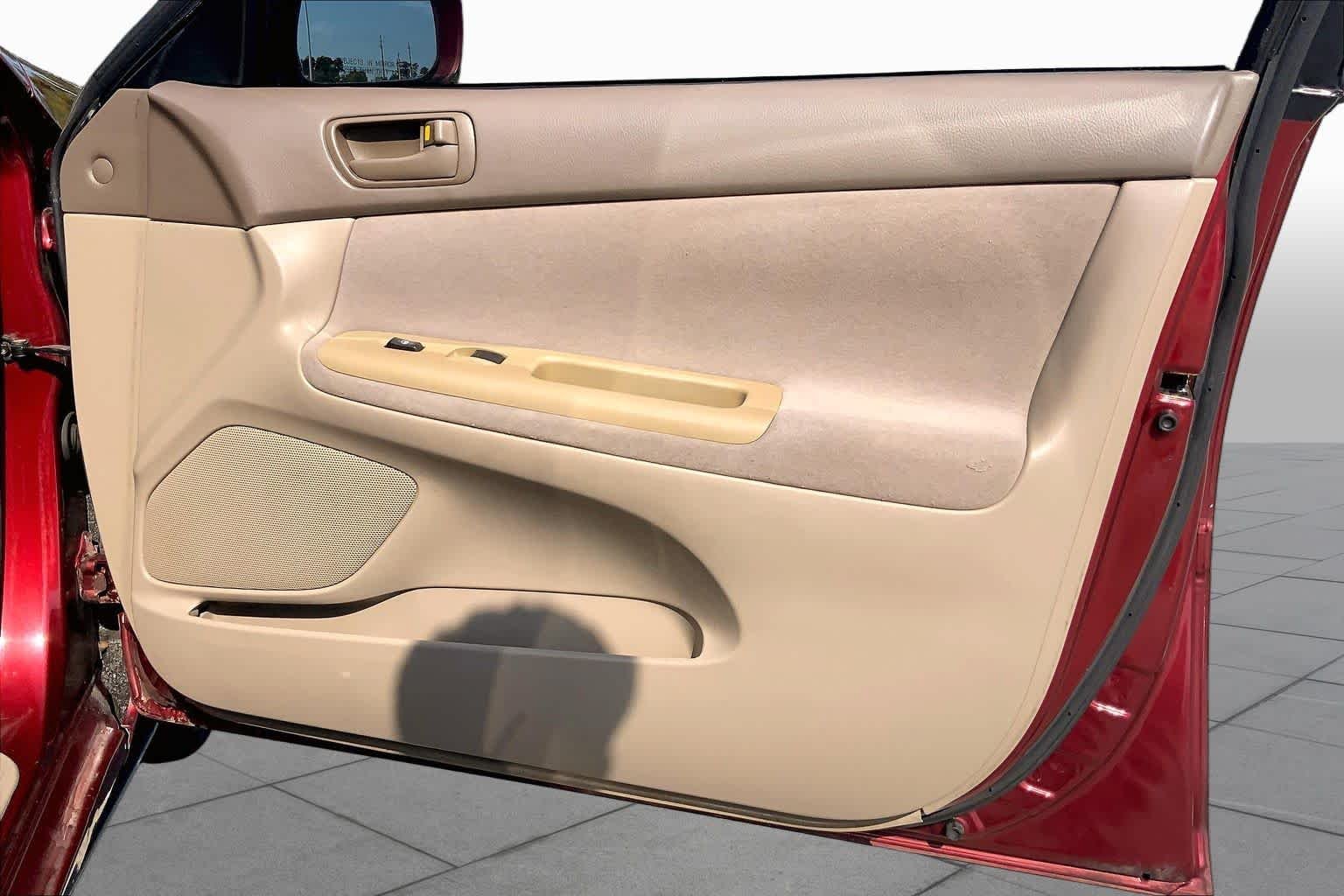 Used 2004 Salsa Red Pearl Toyota LE image 21