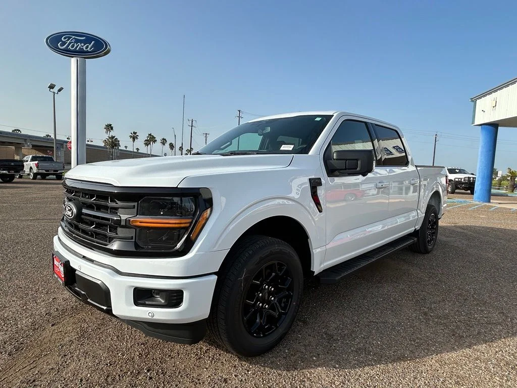 New 2026 Oxford White Ford XLT image 3