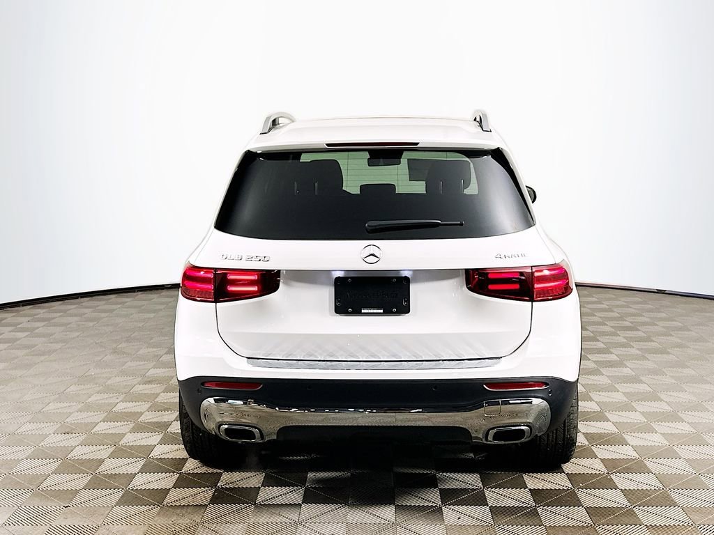 New 2026 Polar White Mercedes-Benz GLB 250 image 38