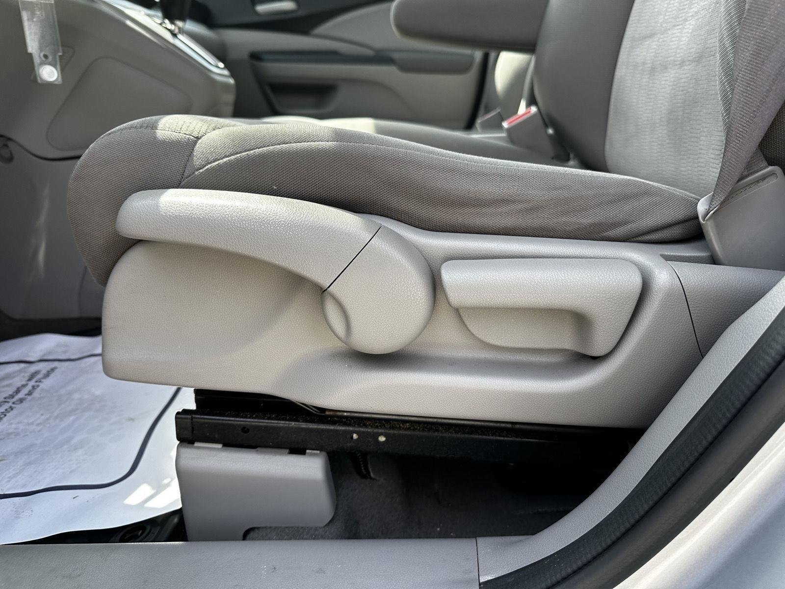 Used 2014 Alabaster Silver Metallic Honda LX image 8