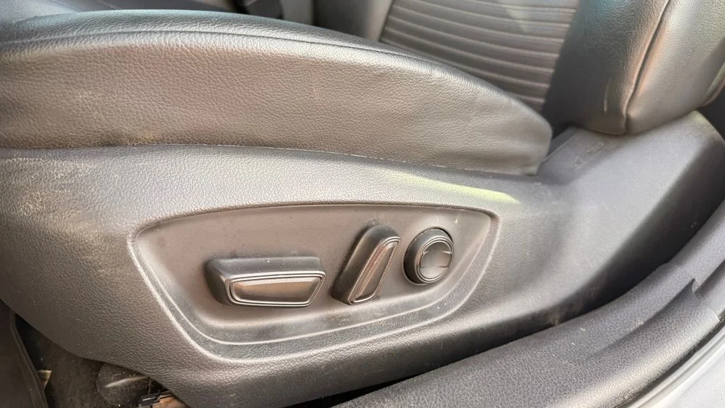 Used 2019 Silver Toyota SE image 13