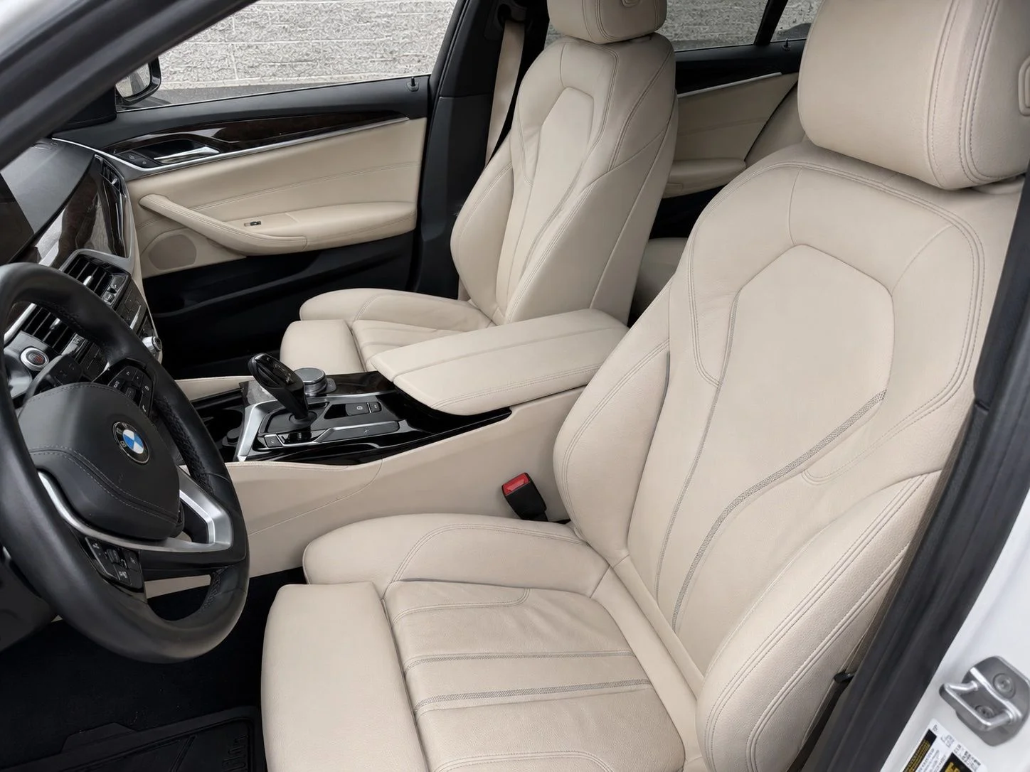 Used 2019 Mineral White Metallic BMW 540i image 2