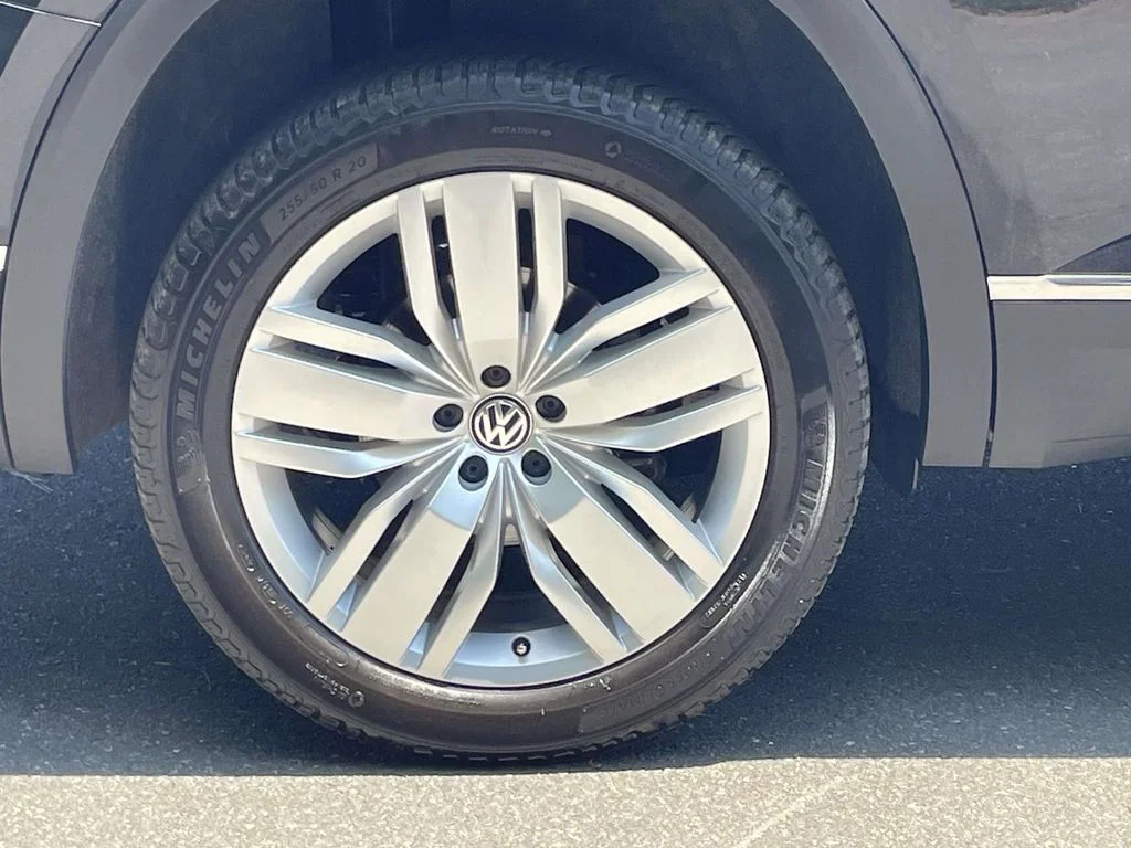 Used 2019 Black Volkswagen SEL image 7