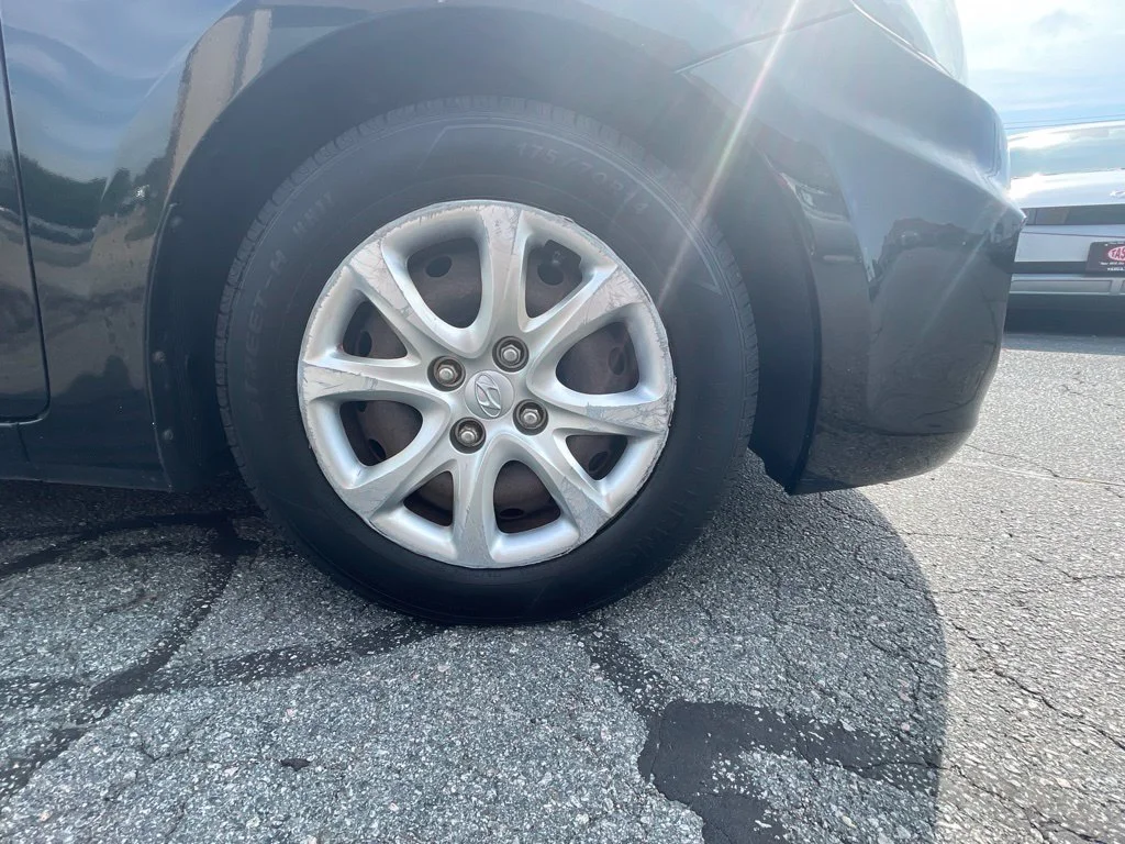 Used 2013 Black Hyundai GLS image 10