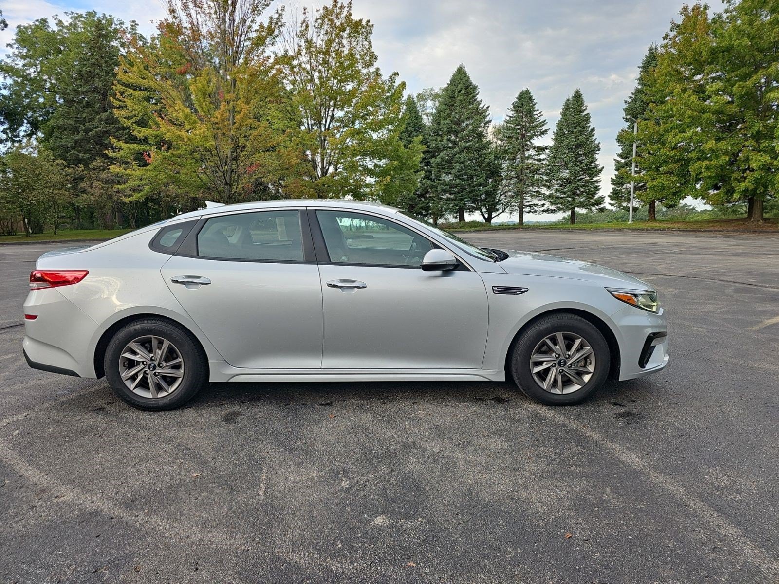Used 2020 Sparkling Silver Kia LX image 6