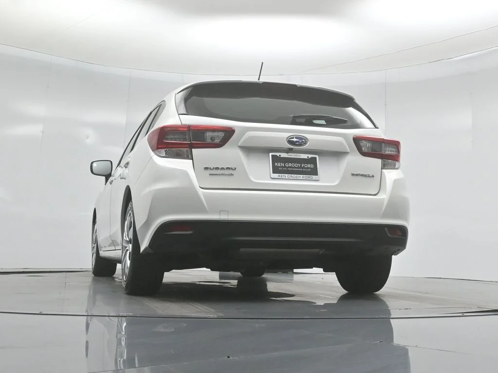 Used 2021 White Subaru Base image 43