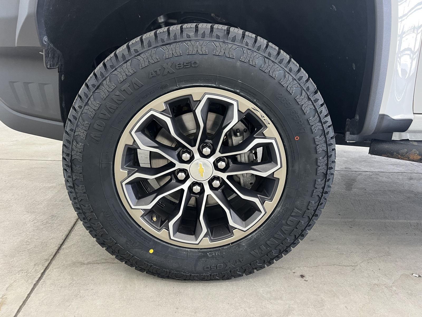 Used 2019 Summit White Chevrolet 4WD ZR2 image 14