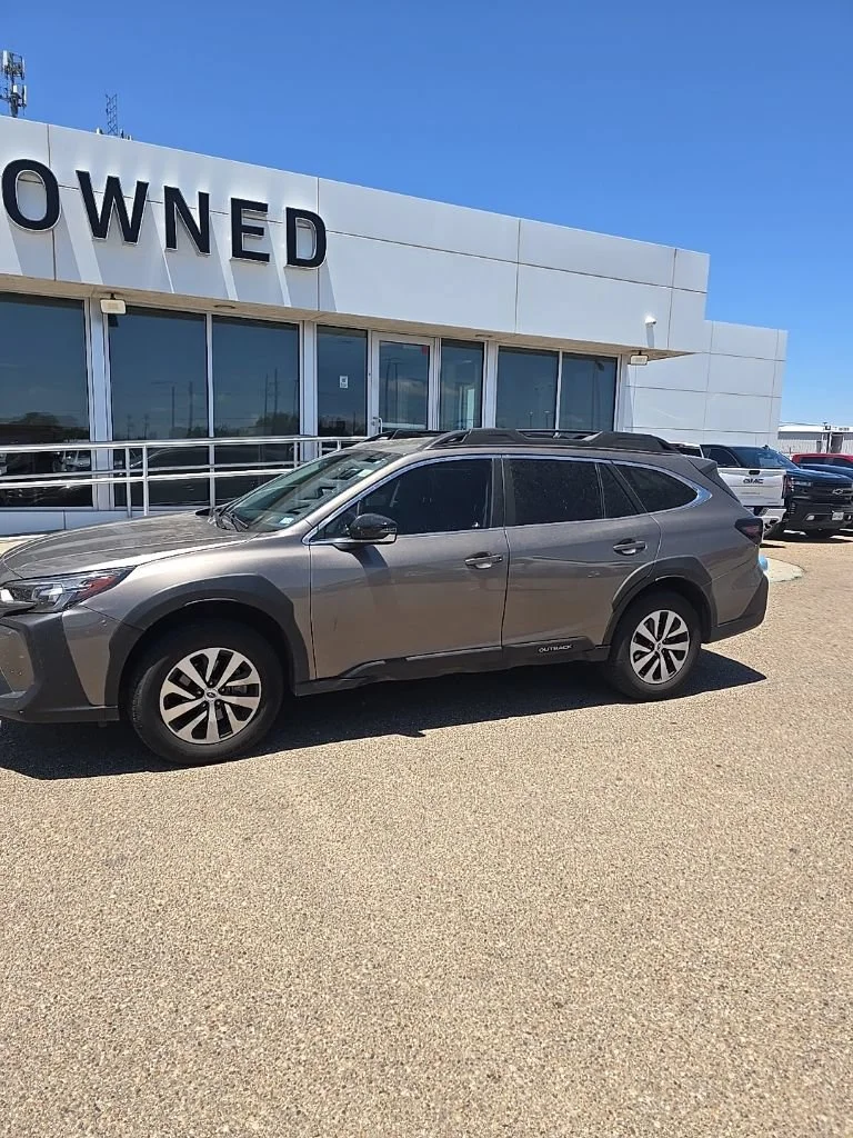 Used 2023  Subaru Premium image 2