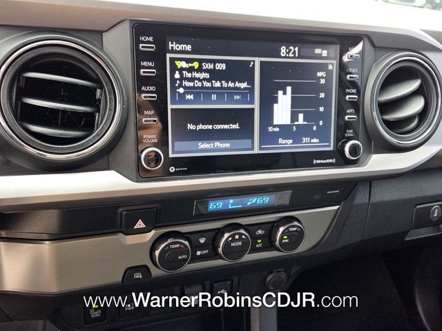 Used 2022 White Toyota SR5 image 21