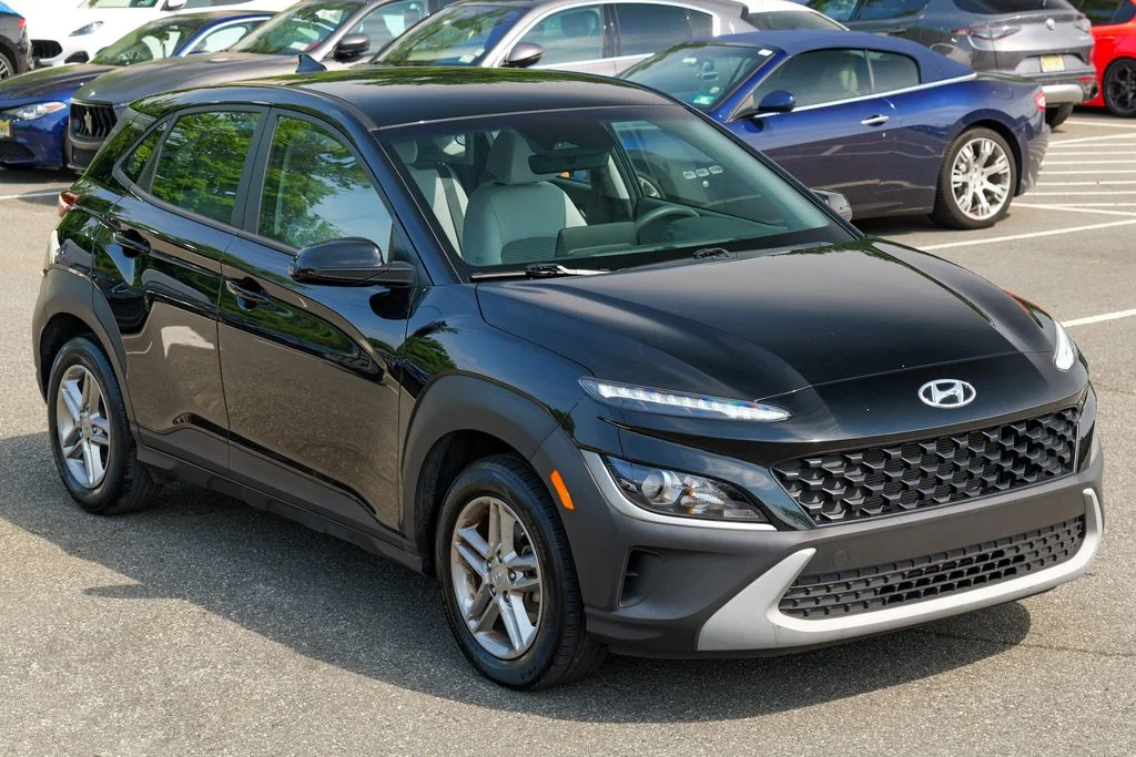 Used 2023 Abyss Black Pearl Hyundai SE image 9