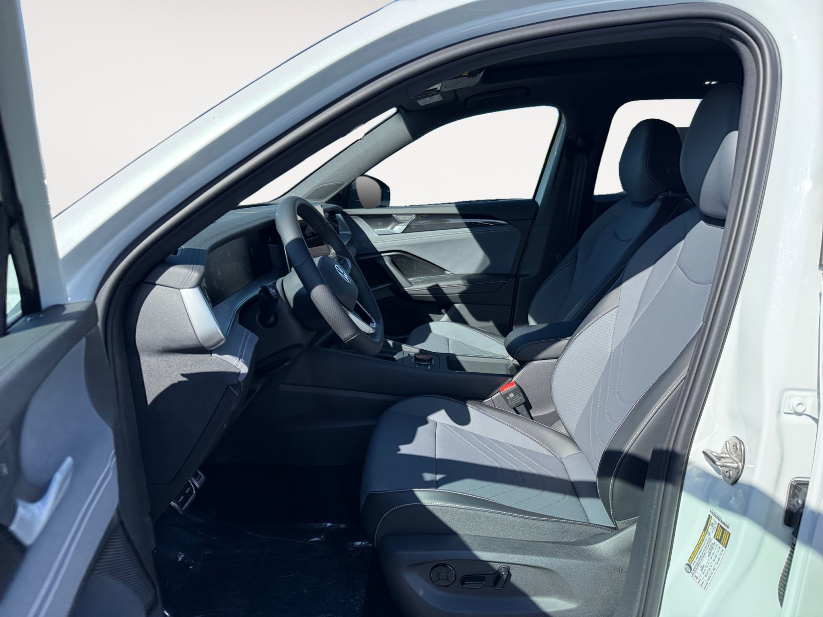 New 2026 Opal White Pearl Volkswagen SE R-Line Black image 10