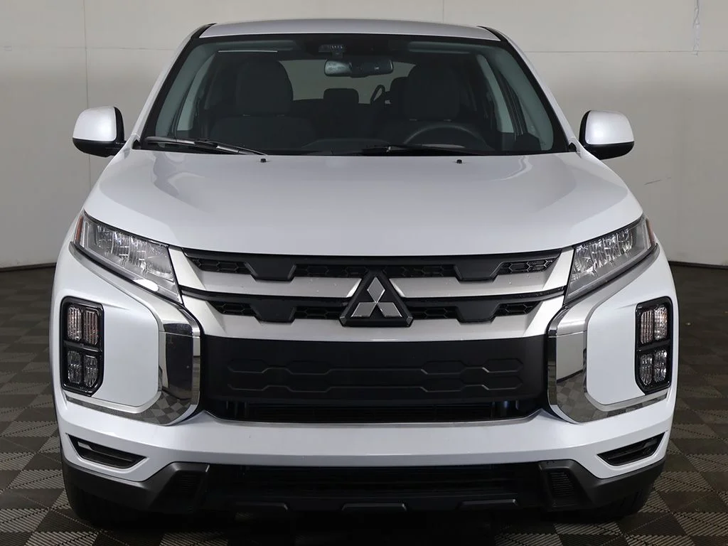 New 2027 White Mitsubishi 2.0 ES AWC image 8