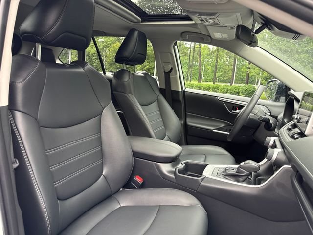 Used 2025 Beige Toyota XLE Premium image 26