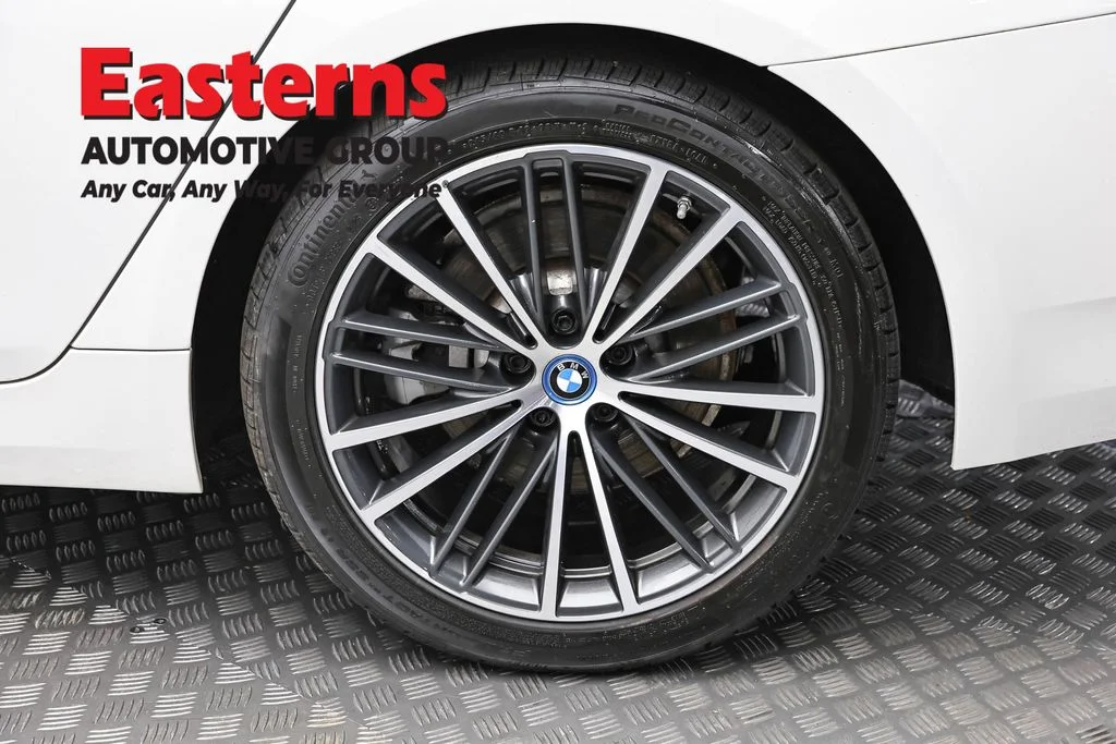 Used 2023 White BMW 530e iPerformance image 8