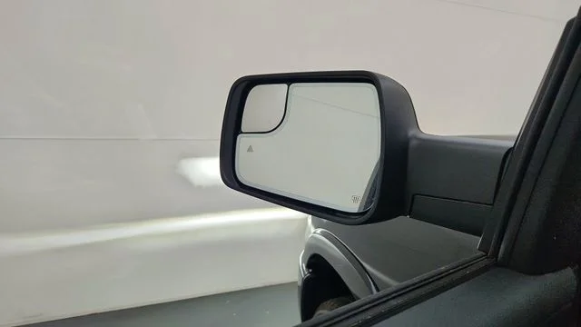 New 2026 Diamond Black Crystal Pearl-Coat Exterior Paint RAM Big Horn/Lone Star image 17