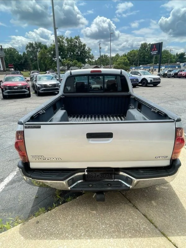 Used 2005 Silver Toyota Base image 4