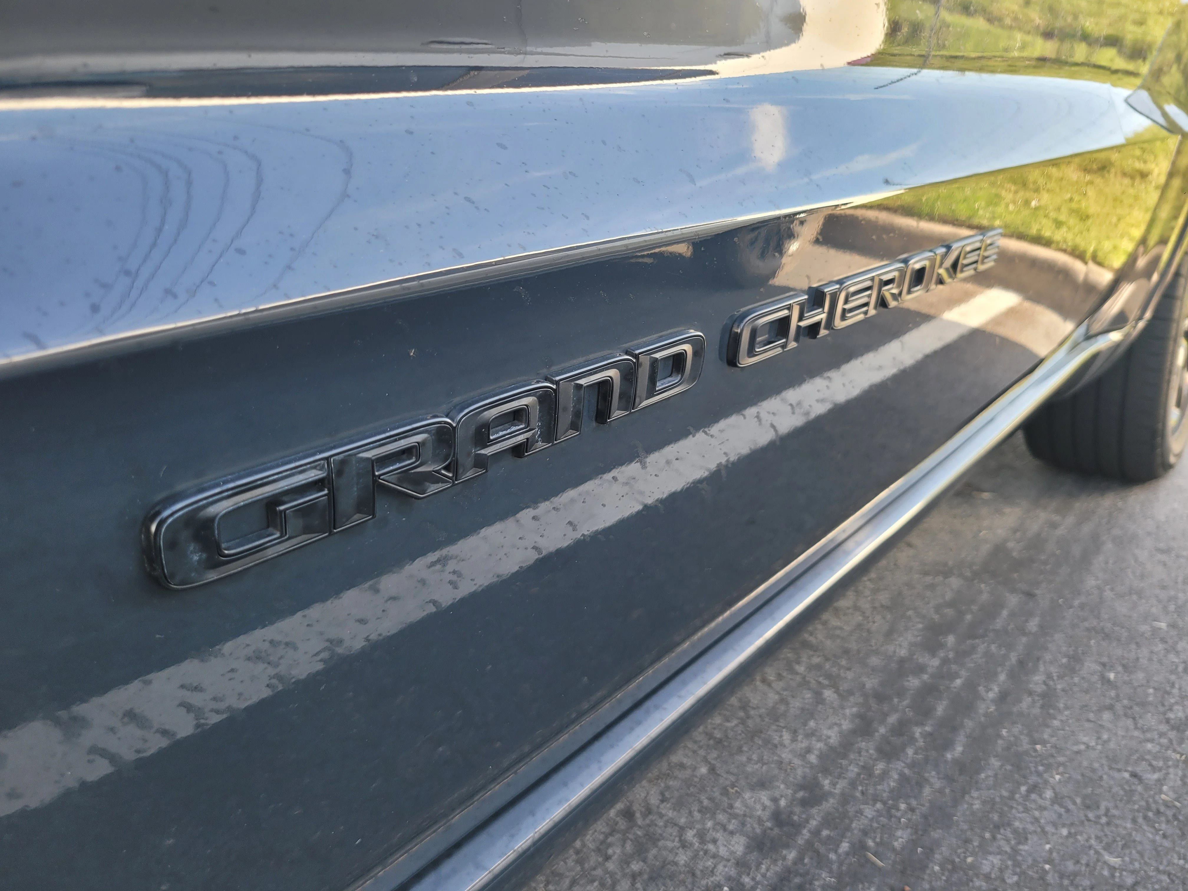 Used 2018 Rhino Clearcoat Jeep Altitude image 8