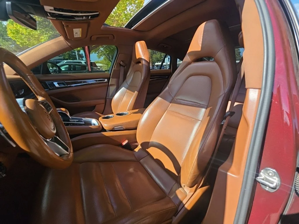 Used 2018  Porsche  image 26