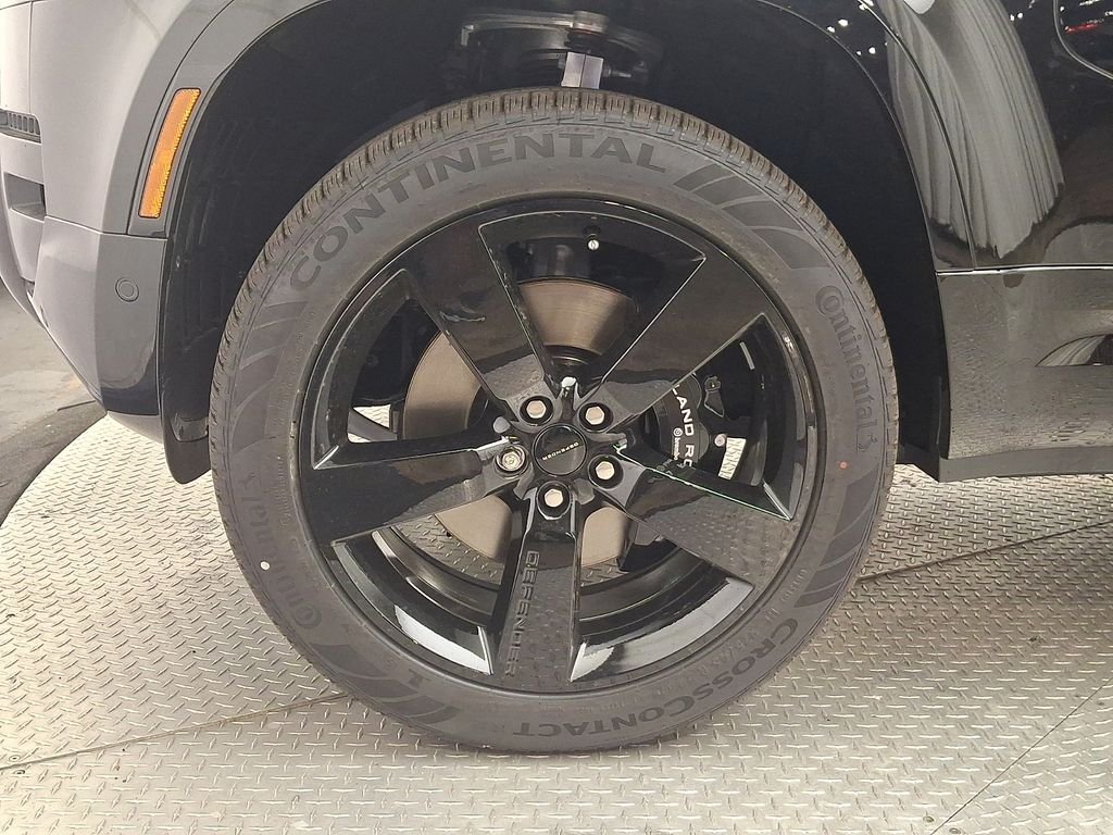 New 2026 Santorini Black Land Rover V8 image 5