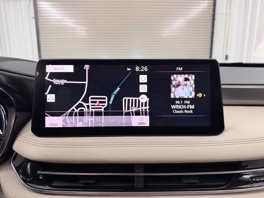 Used 2023 White INFINITI LUXE image 19