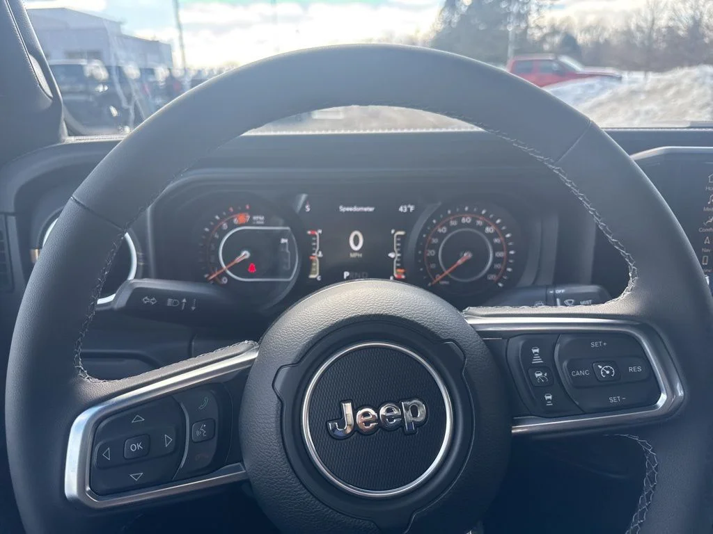 2025 Jeep Wrangler 4-Door Sahara - Photo 21