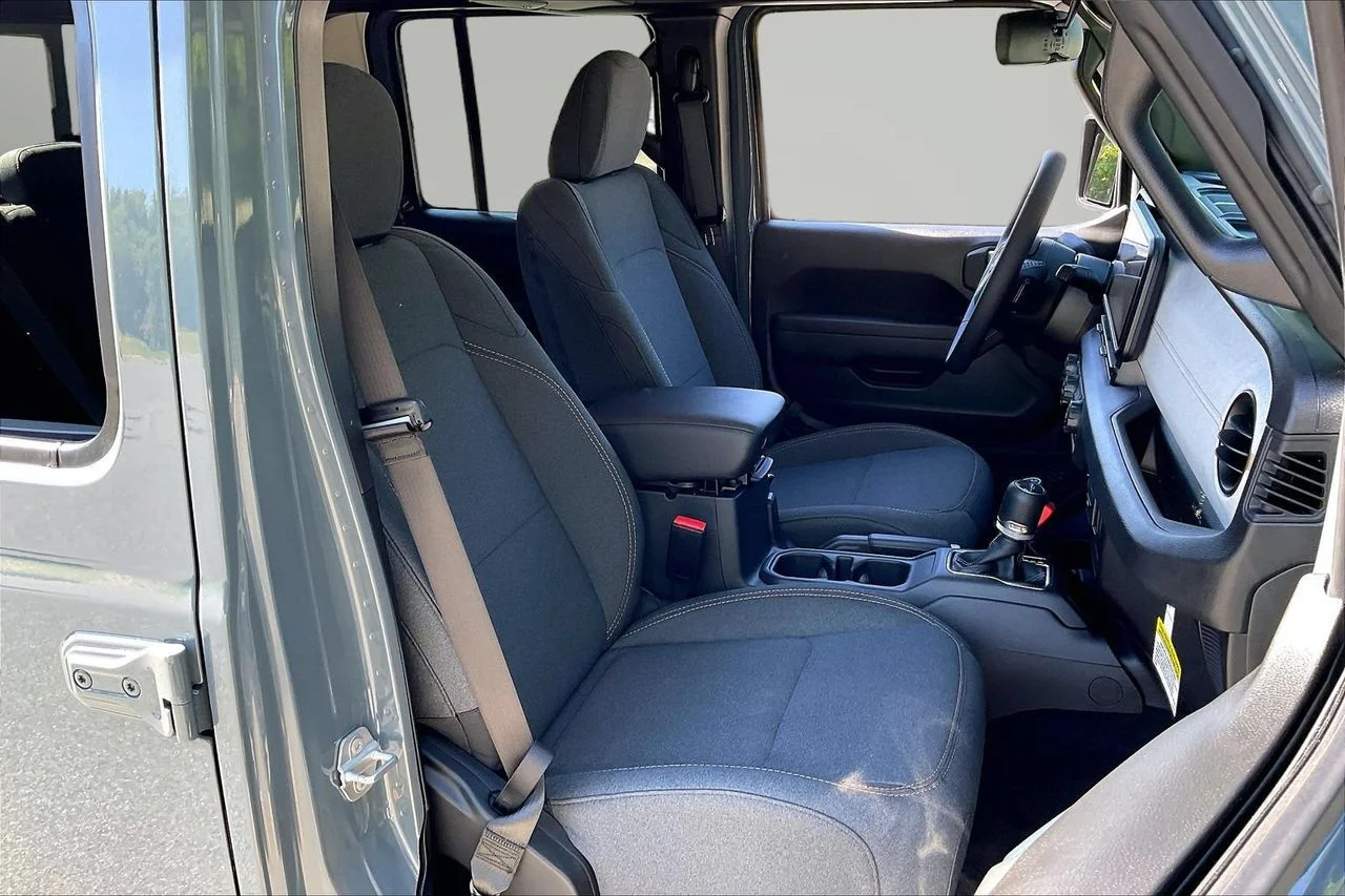 New 2026 Anvil Clearcoat Jeep Sport S image 18