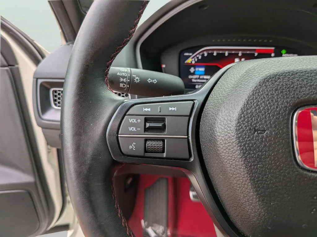 Used 2025 White Honda  image 28