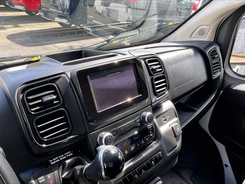 Used 2025 White Ram Base image 19