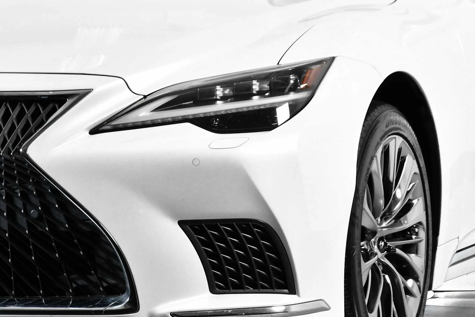 Certified Used 2022 Eminent White Pearl Lexus  image 11