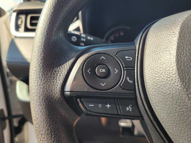 Used 2025 White Toyota LE image 28