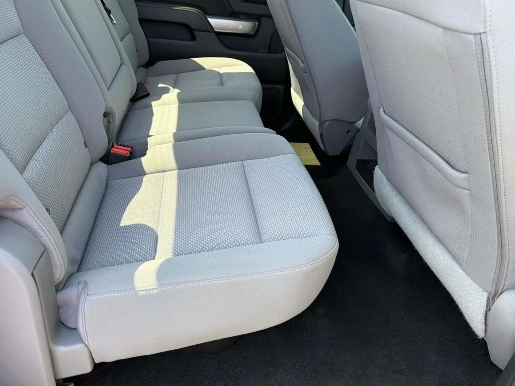 Used 2018 Summit White Chevrolet LT image 33