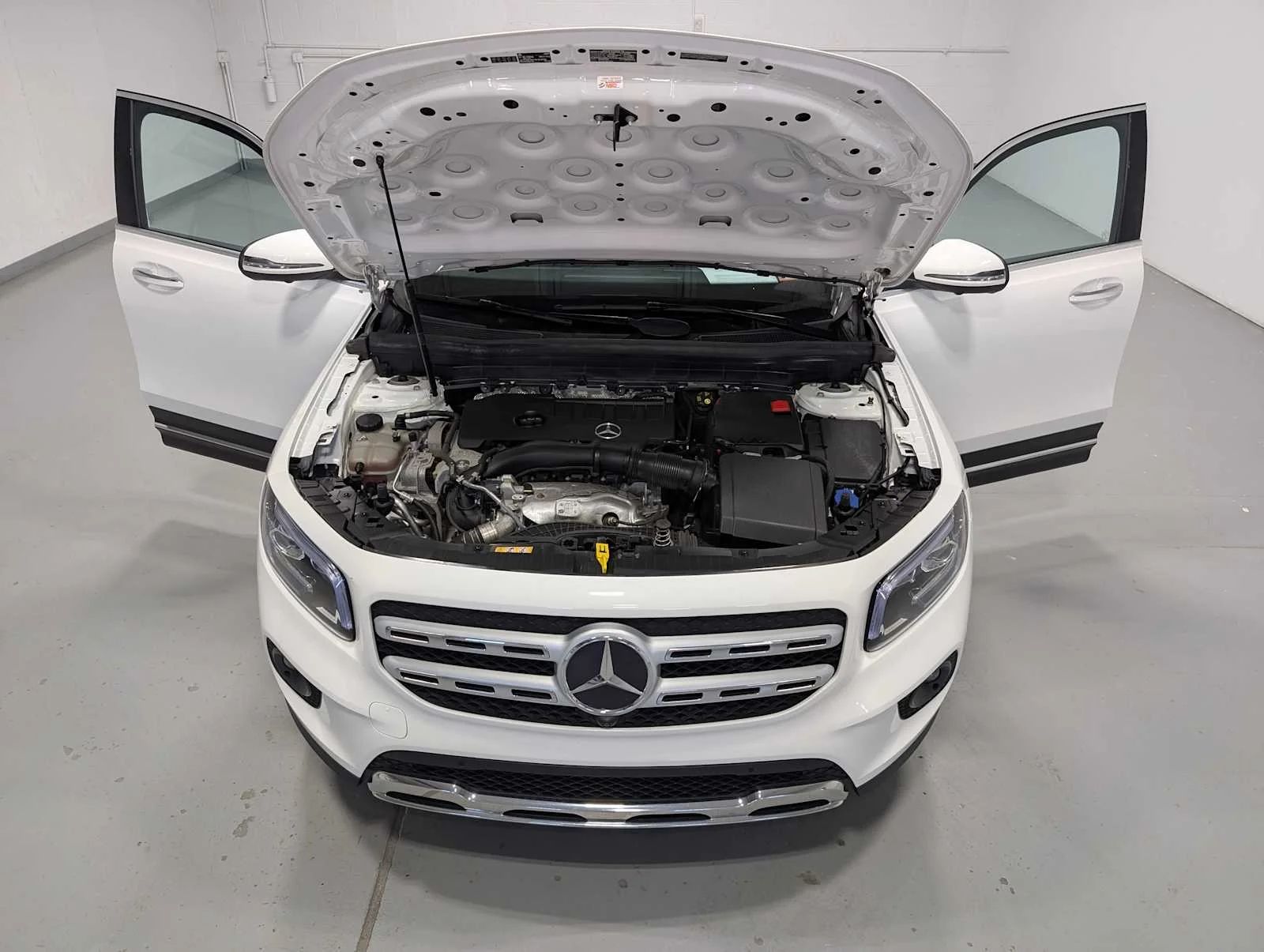 Used 2022 Polar White Mercedes-Benz GLB 250 image 13