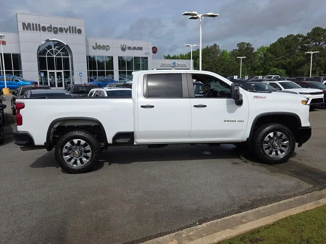 Used 2025 White Chevrolet Custom image 13