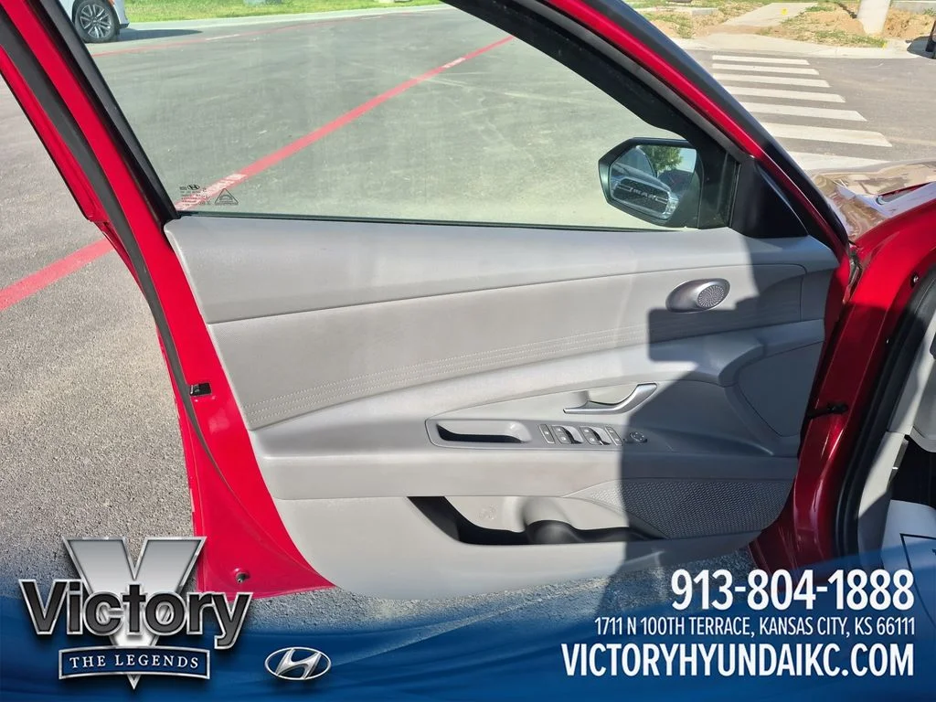 Used 2024 Red Hyundai SEL image 11