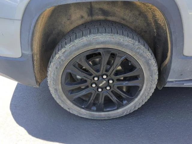 Used 2023 STERLING METALLIC GMC SLE image 24