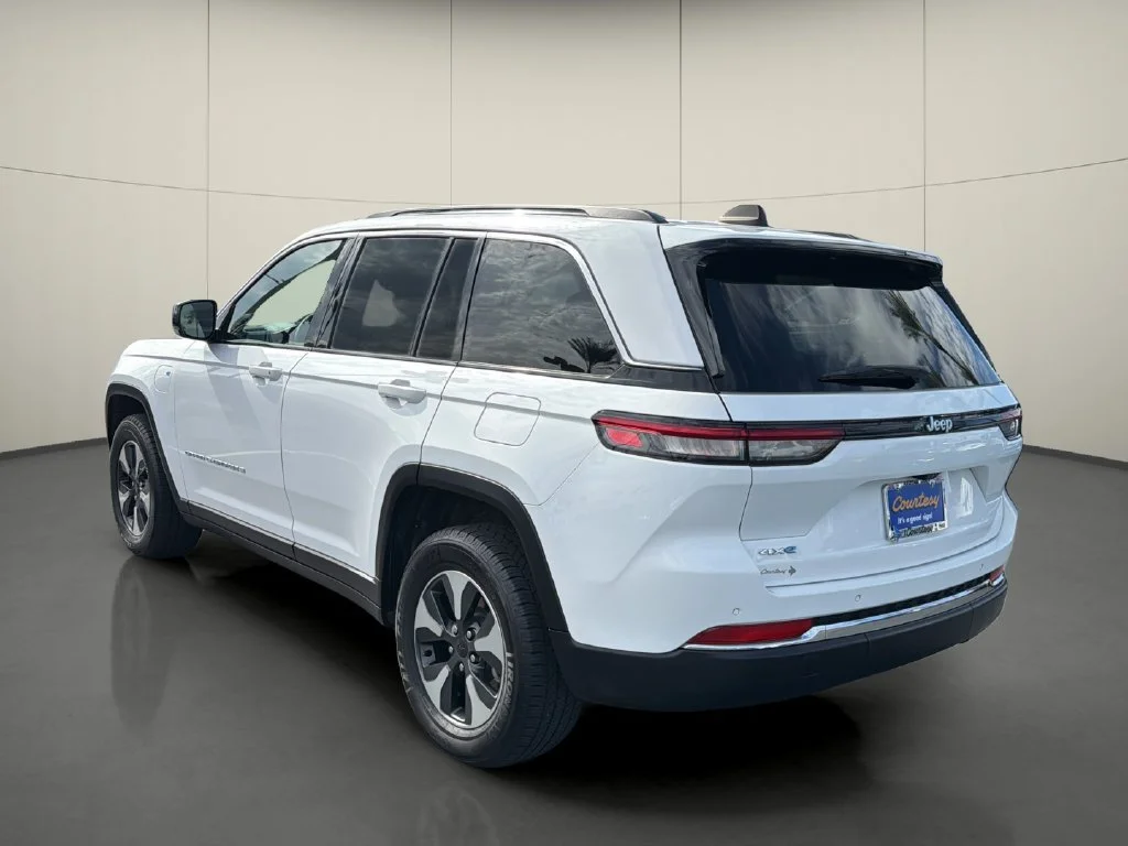 Used 2024 White Jeep LIMI image 5