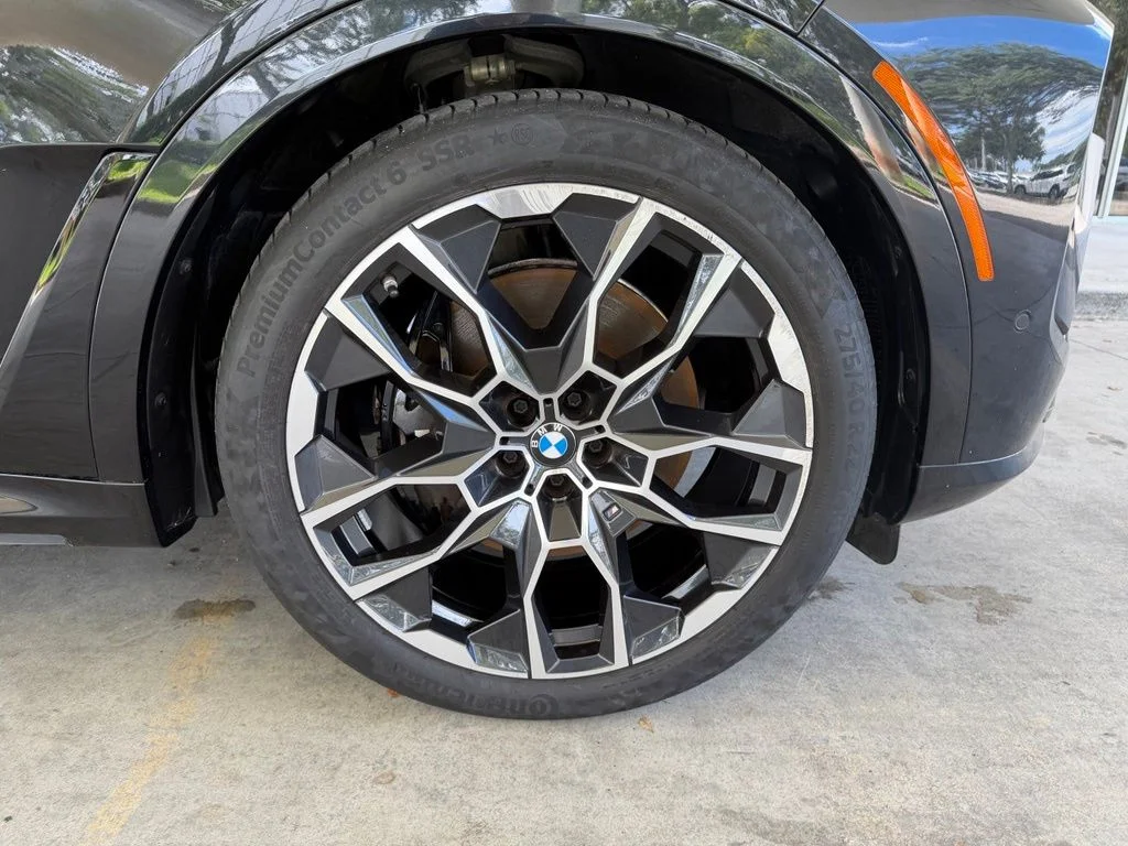 Used 2026 Black BMW M60i image 22