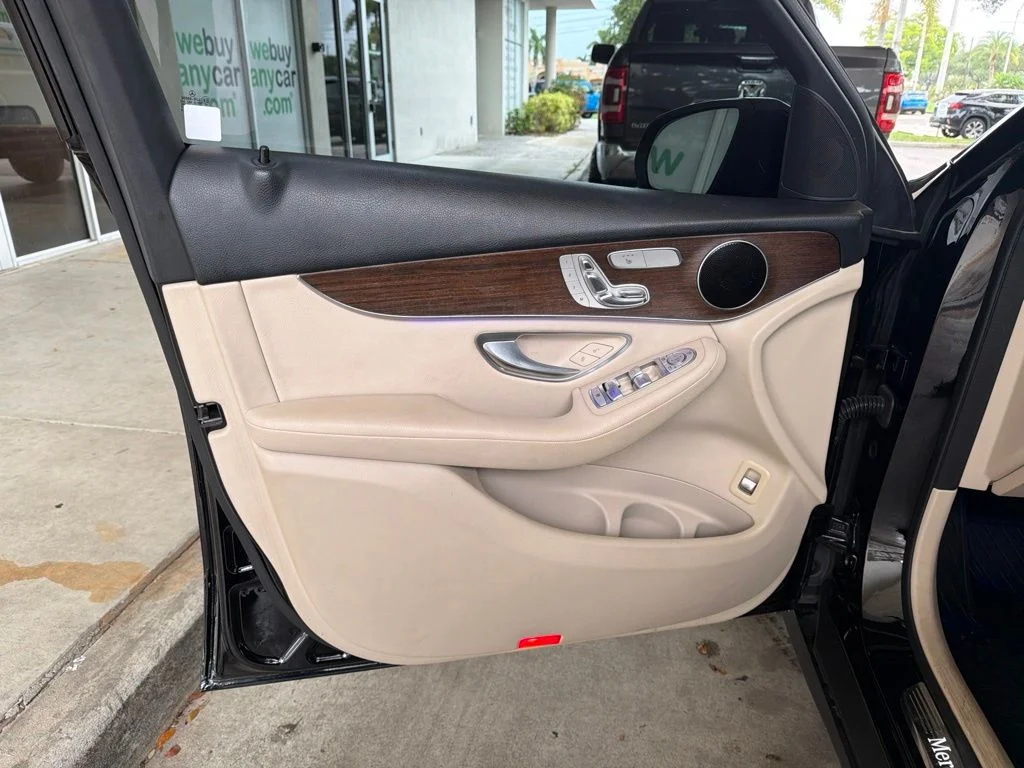 Used 2020 Black Mercedes-Benz GLC 300 image 46