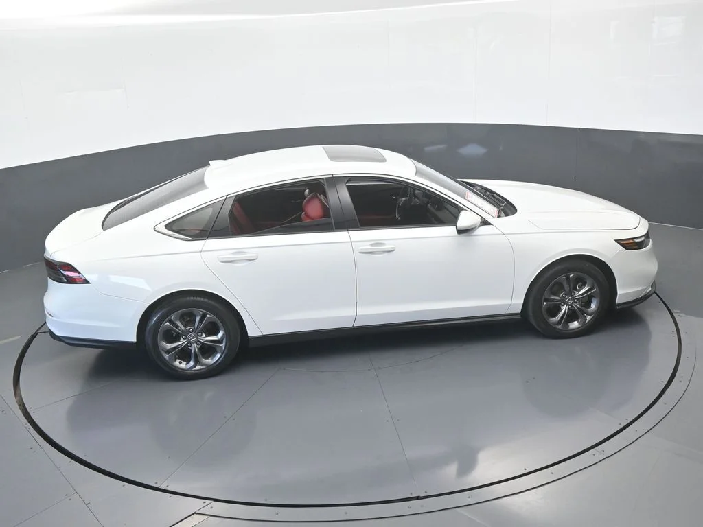 Used 2023 Platinum White Pearl Honda EX image 49