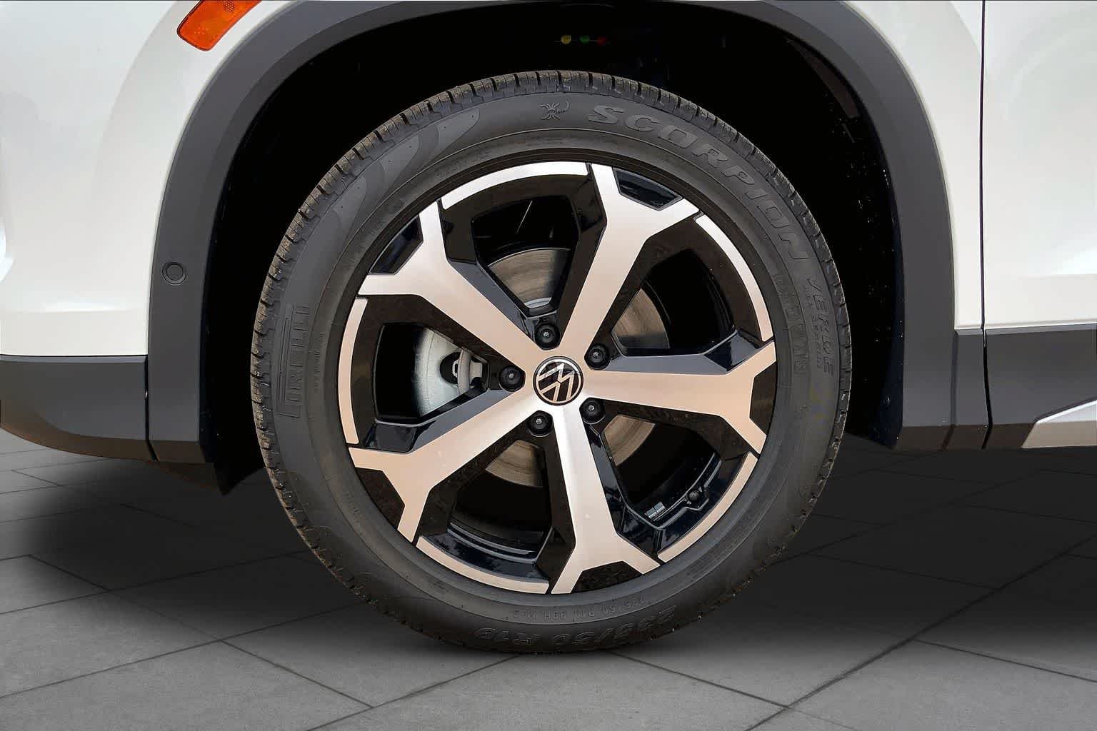 2026 Volkswagen Tiguan SE - Photo 12