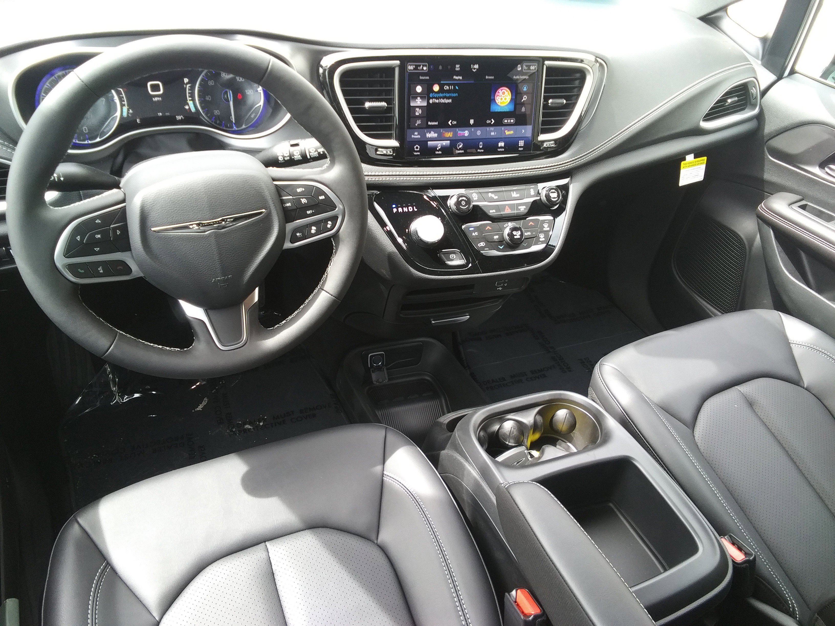 New 2026 Bright White Clear-Coat Exterior Paint Chrysler Select image 15