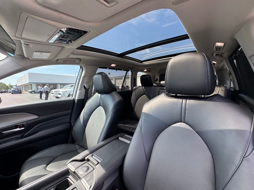 Used 2024 Silver Toyota XLE image 20