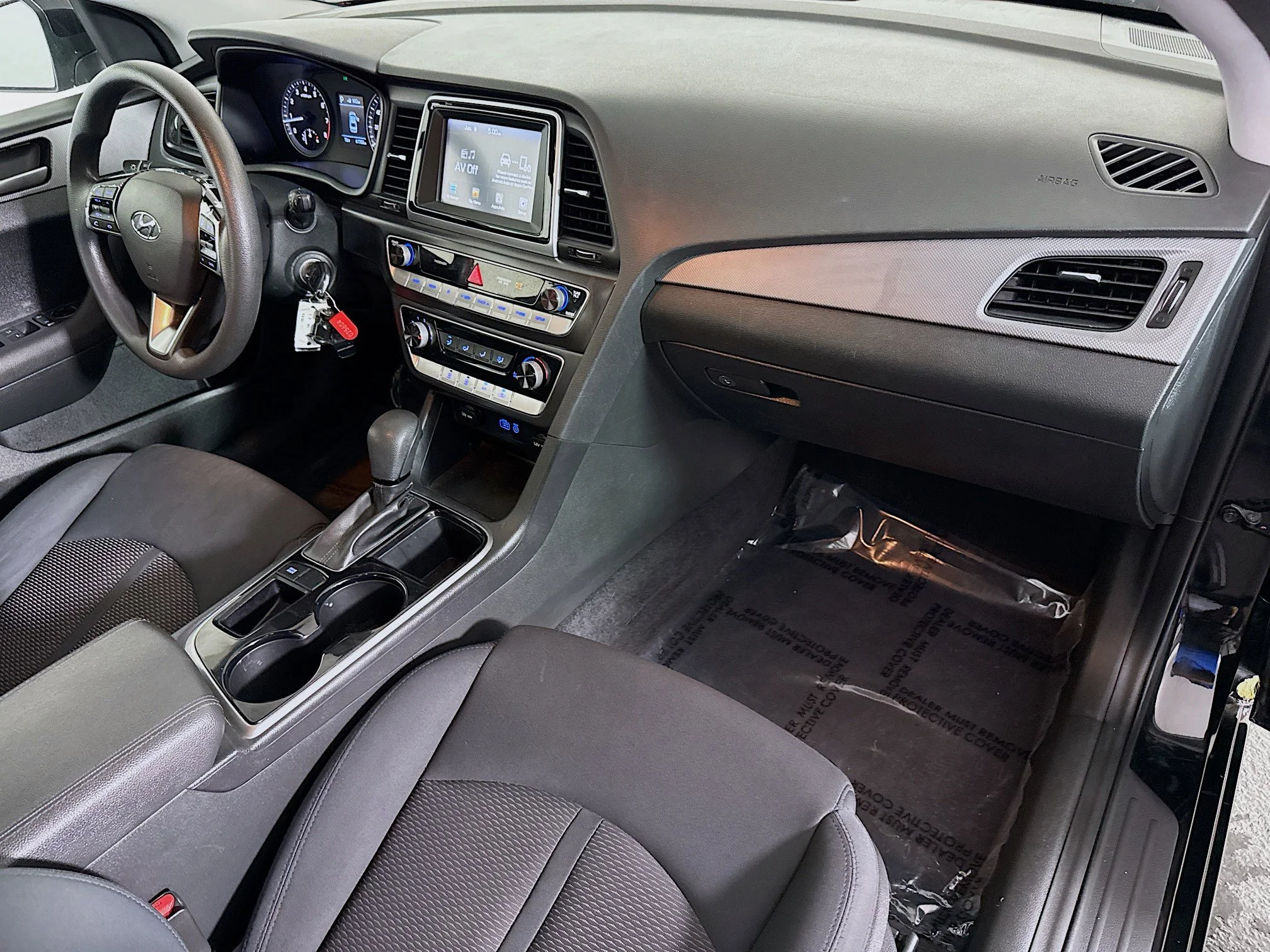 Used 2018 Phantom Black Hyundai SE image 25
